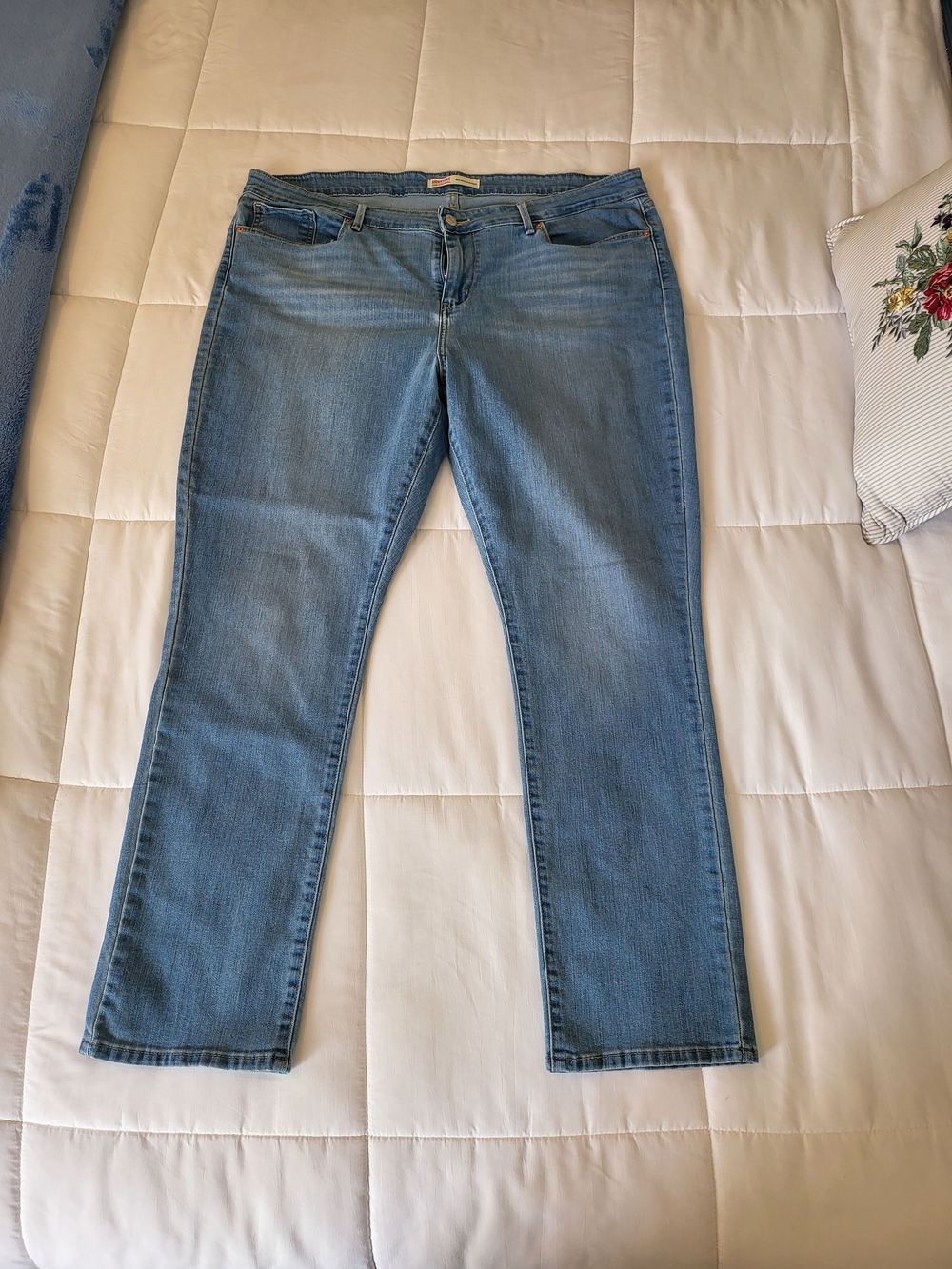 Signature by Levi Strauss Light Blue Straight-Leg Women's Jeans Size 20